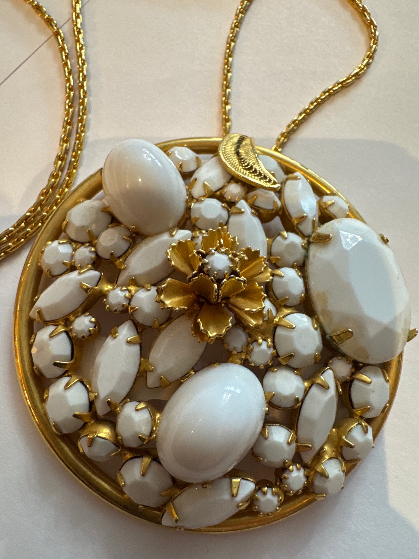 signed ALICE CAVANESS pendant necklace with milk, glass stones