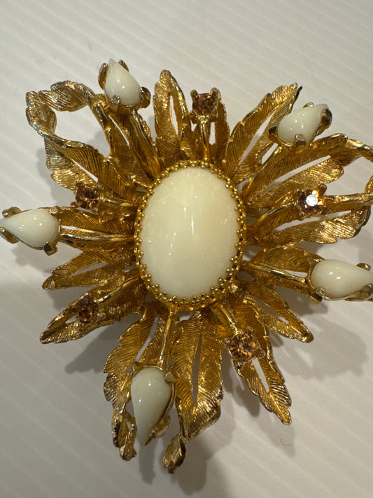 stunning 1950s Hattie Carnegie white cabochon and rhinestone jumbo gold tone brooch