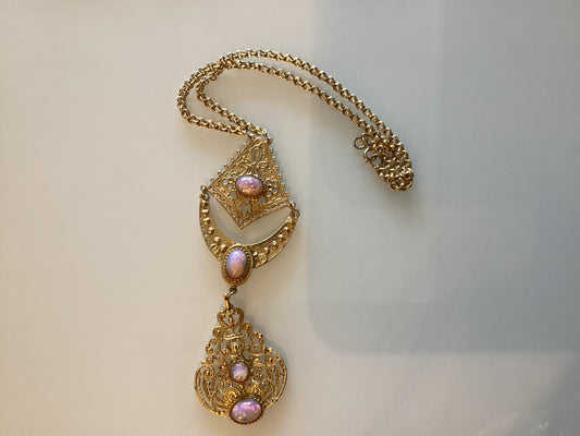 Stunning lavender/pink pendant necklace