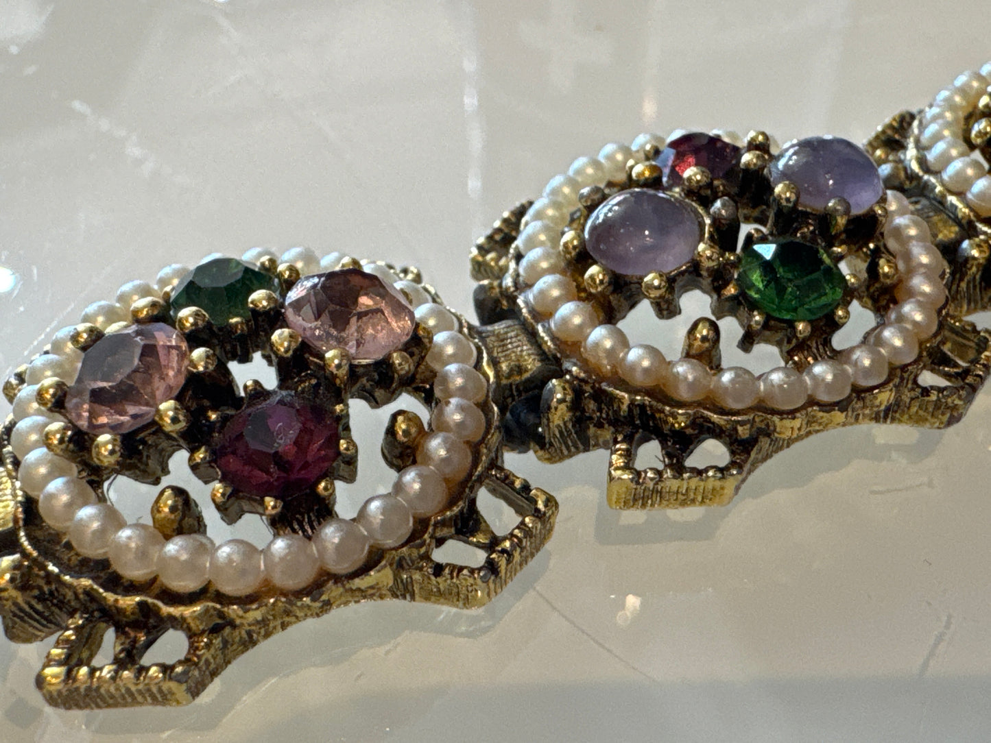 Beautiful 1950s pearl and rhinestone bracelet