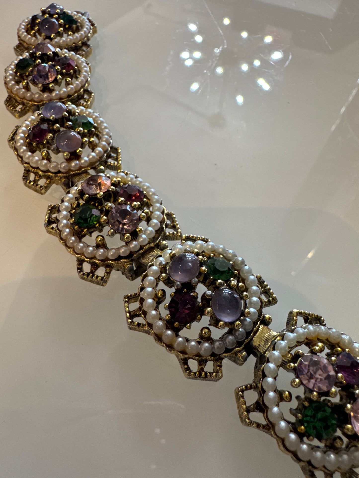 Beautiful 1950s pearl and rhinestone bracelet