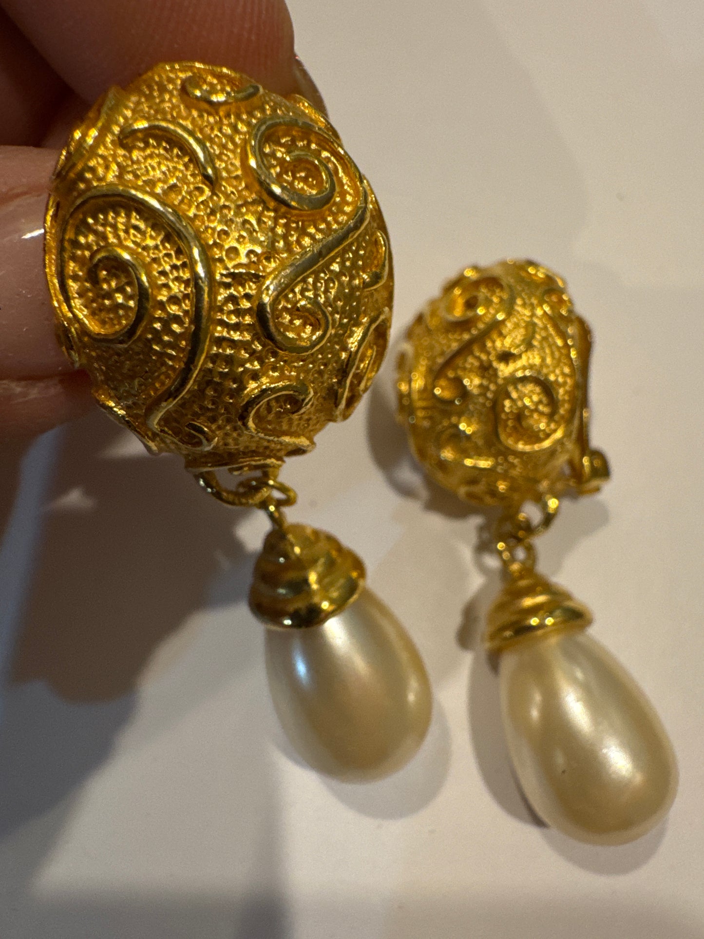 1980s gold tone and pearl dangle earrings