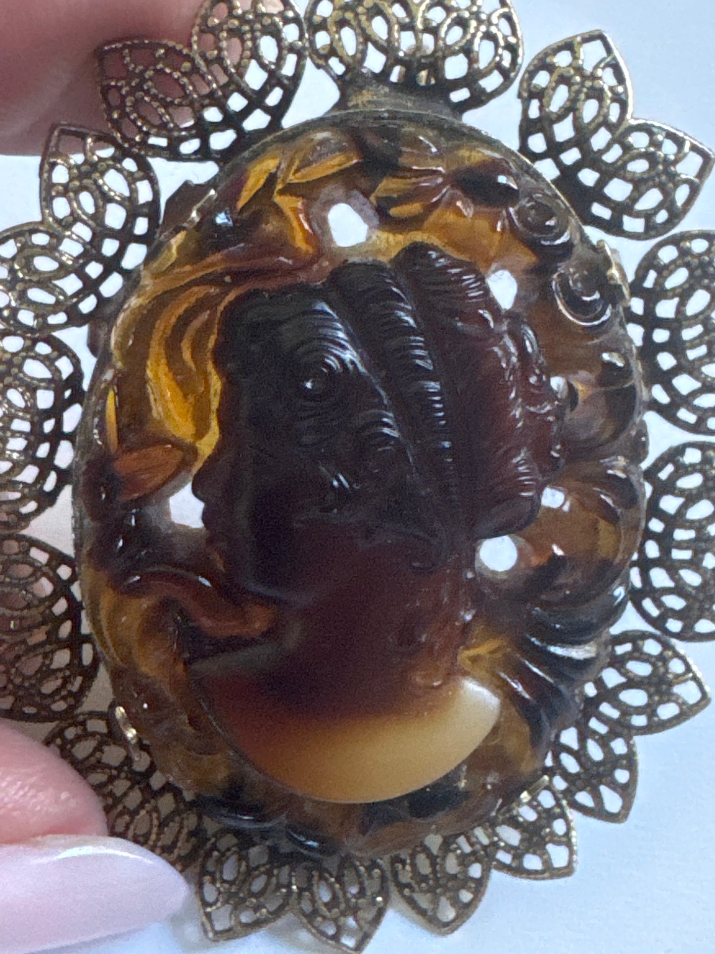 Vintage cameo tortoise filagree brooch/pendant