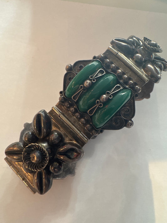 sterling silver green cabachon bracelet