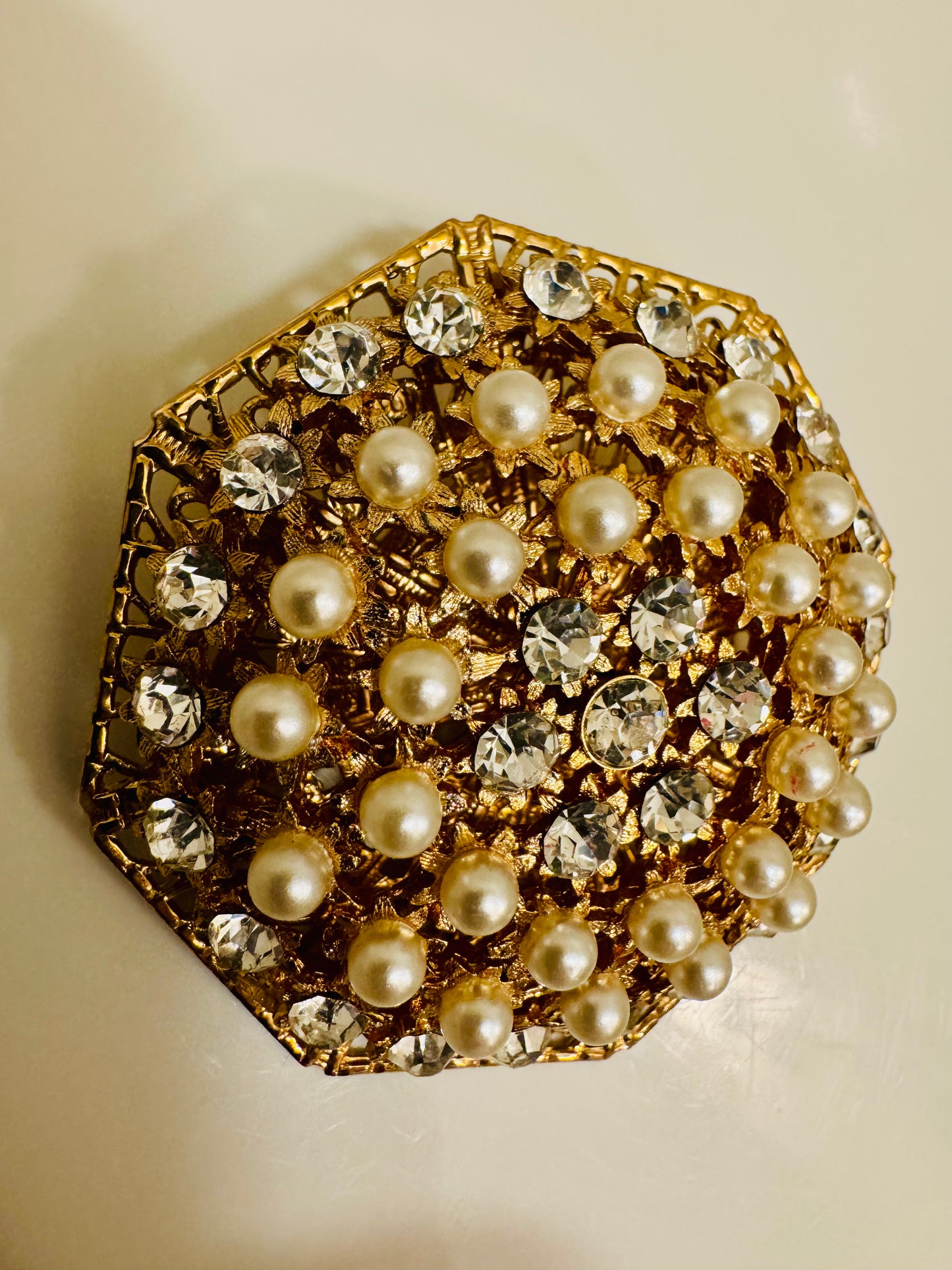 Elegant vintage pearl and rhinestone circle brooch