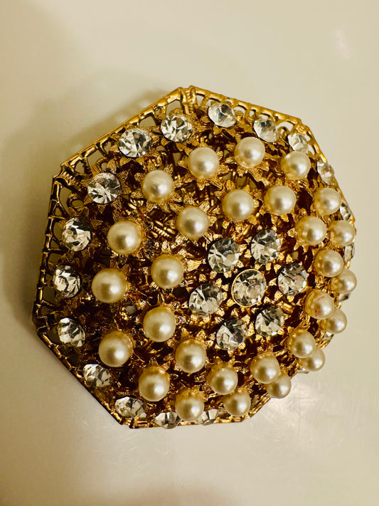 Elegant vintage pearl and rhinestone circle brooch