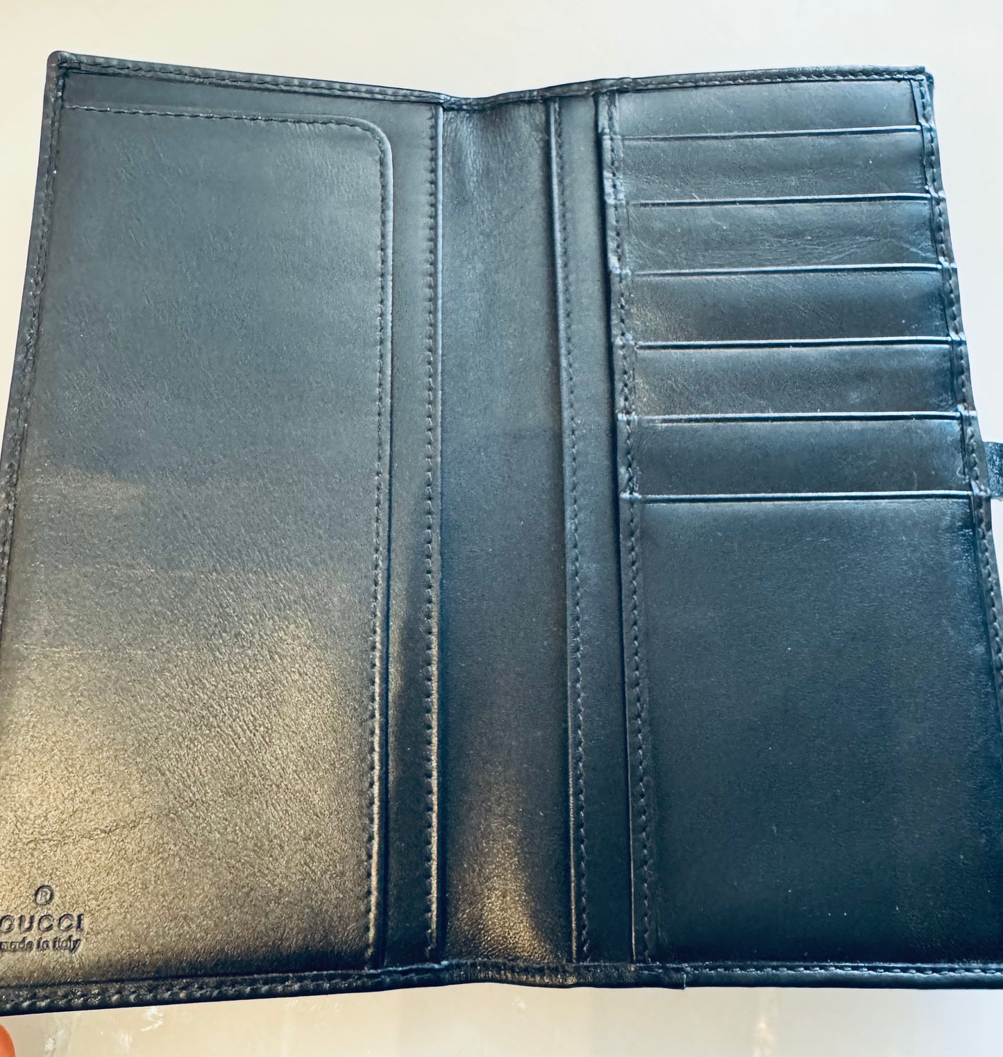 Vintage Black leather snap closure GUCCI continental wallet. Early 2000s