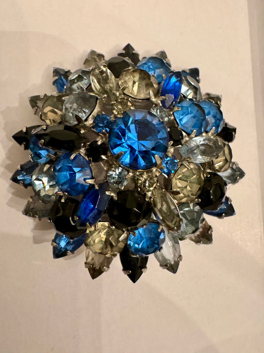 Beautiful blue vintage rhinestone brooch