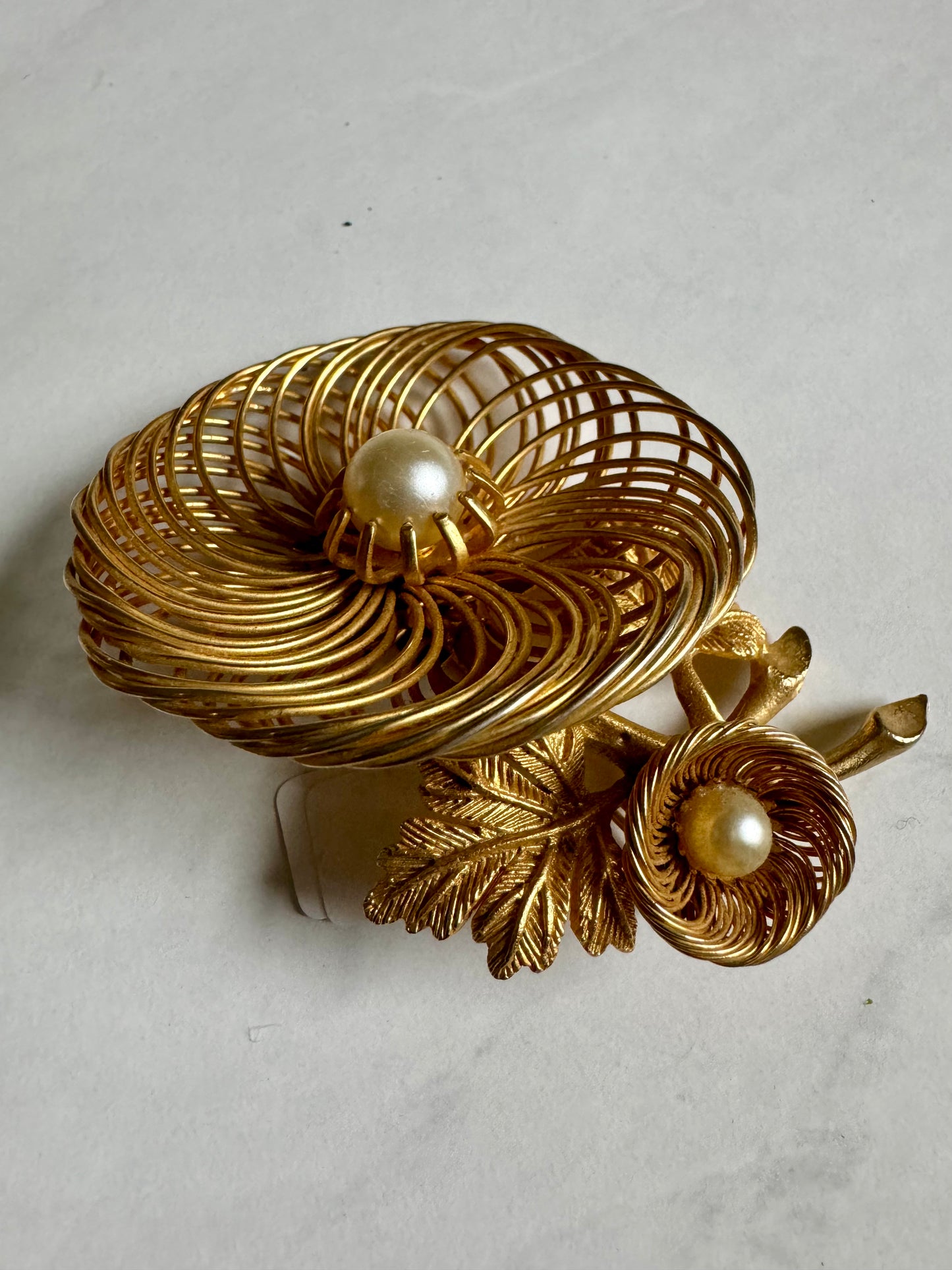 Gold tone flower brooch with small flowe and pearls