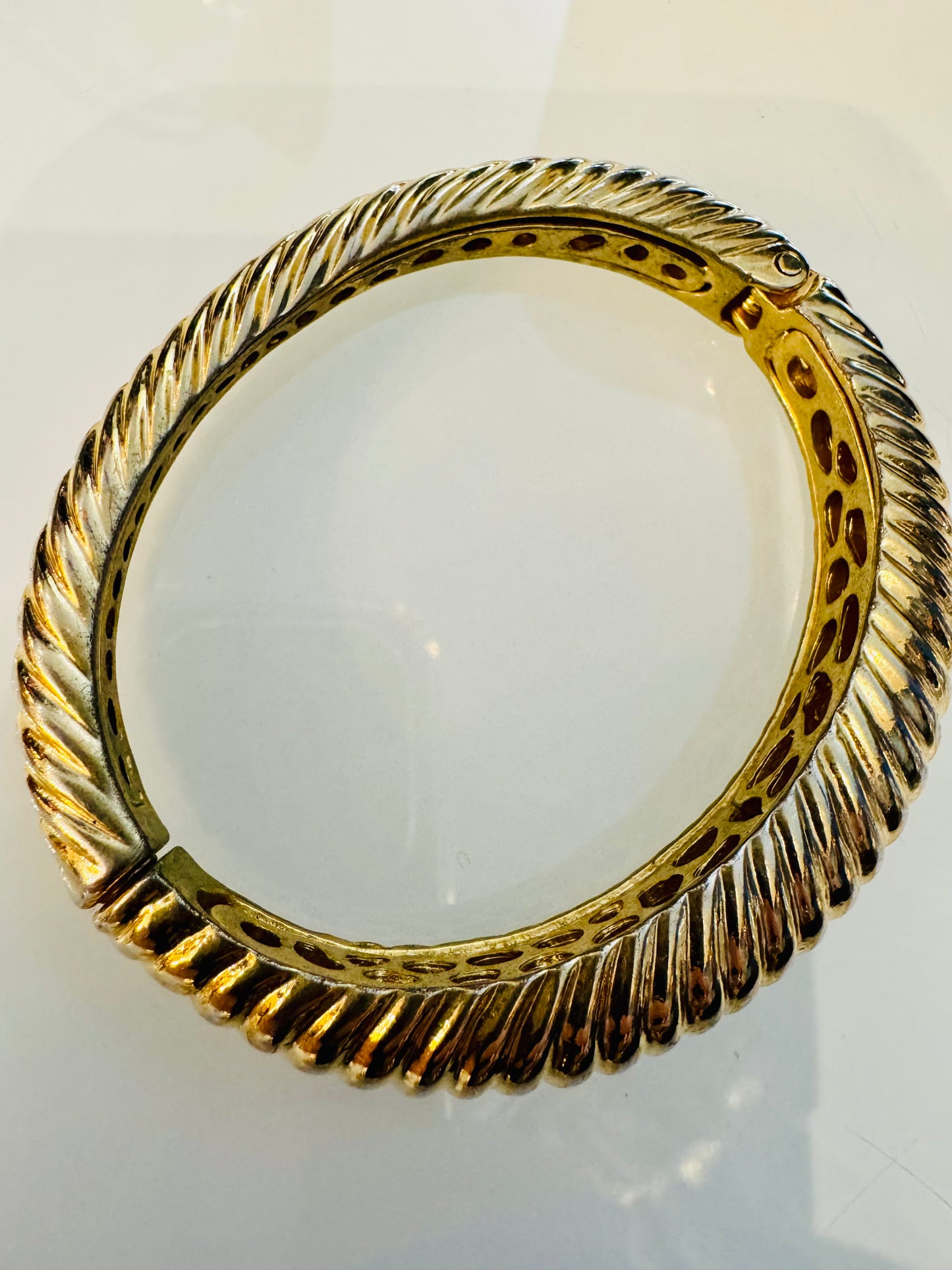 Goldtone 1980s clamper bracelet