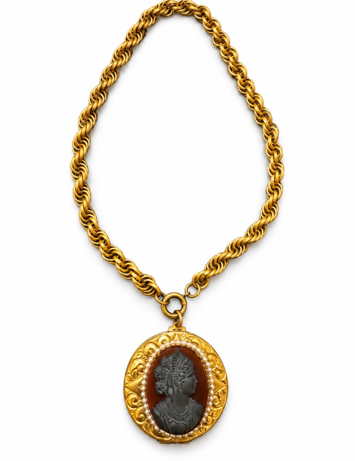 Stunning vintage cameo locker with rope chain