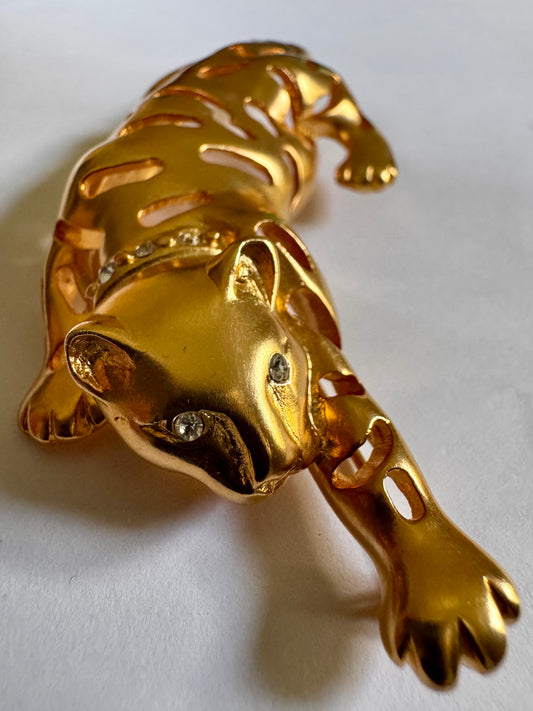 1980s matte gold tone cheetah brooch