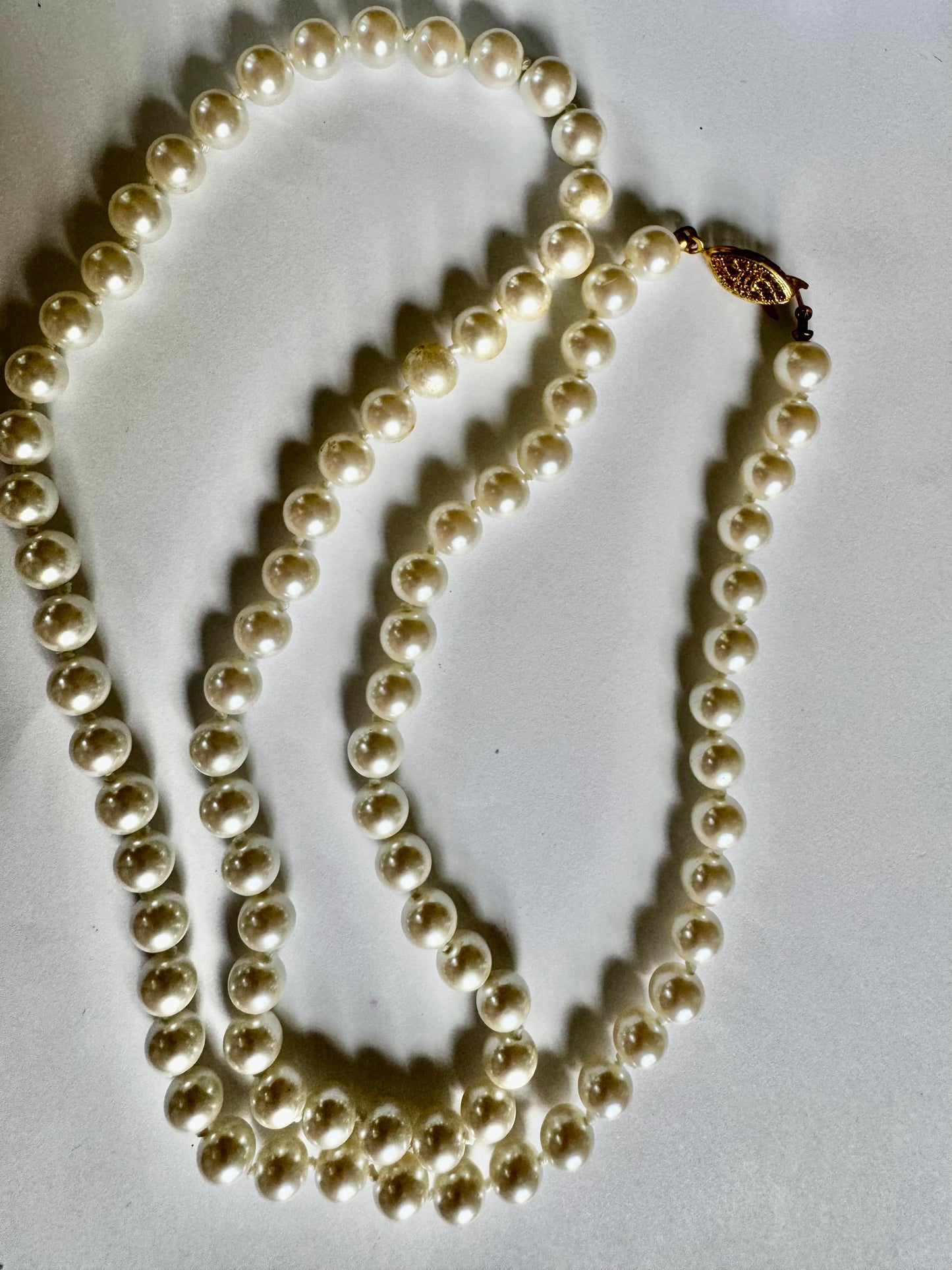 Vintage single strand pearl necklace