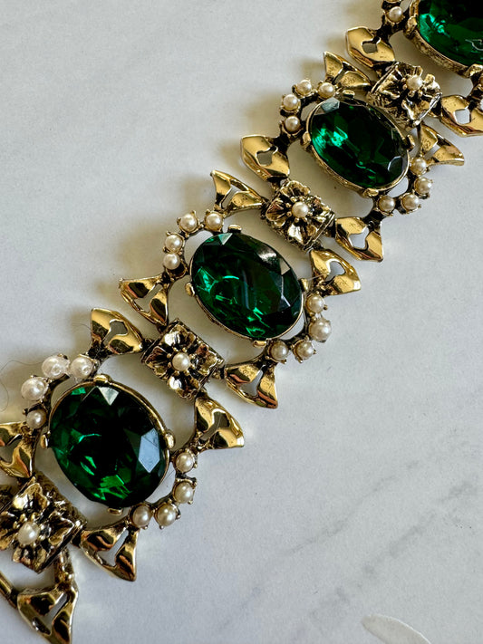 Beautiful vintage green stone and pearl gold tone bracelet
