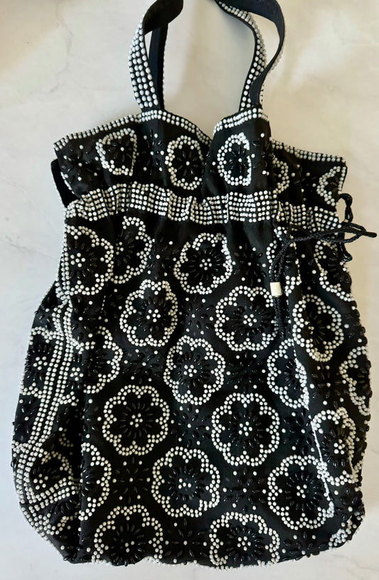 Fun 70s lightweight bead drawstring tote bag in black and white