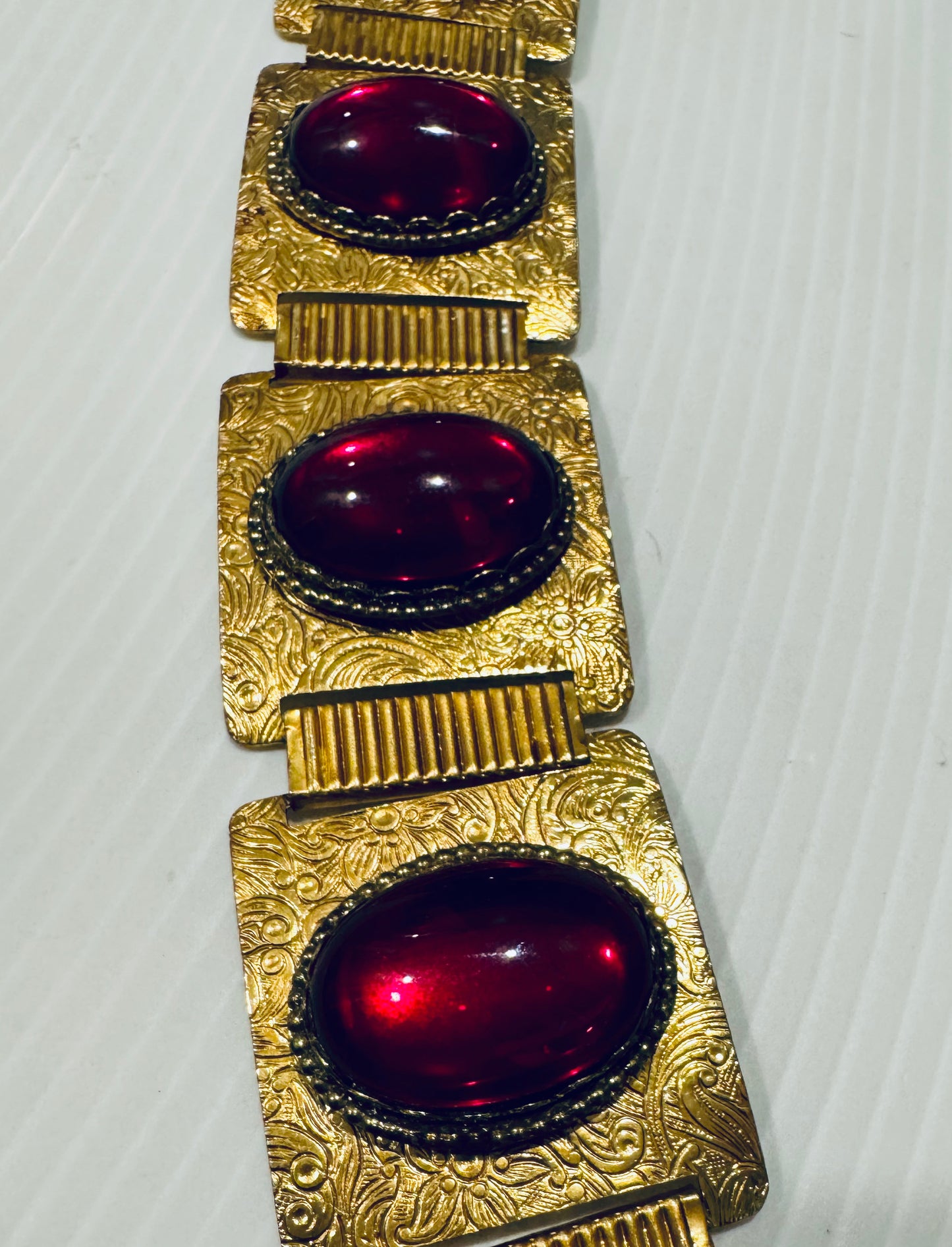 Wow factor 1950s gold tone with red stone choker necklace