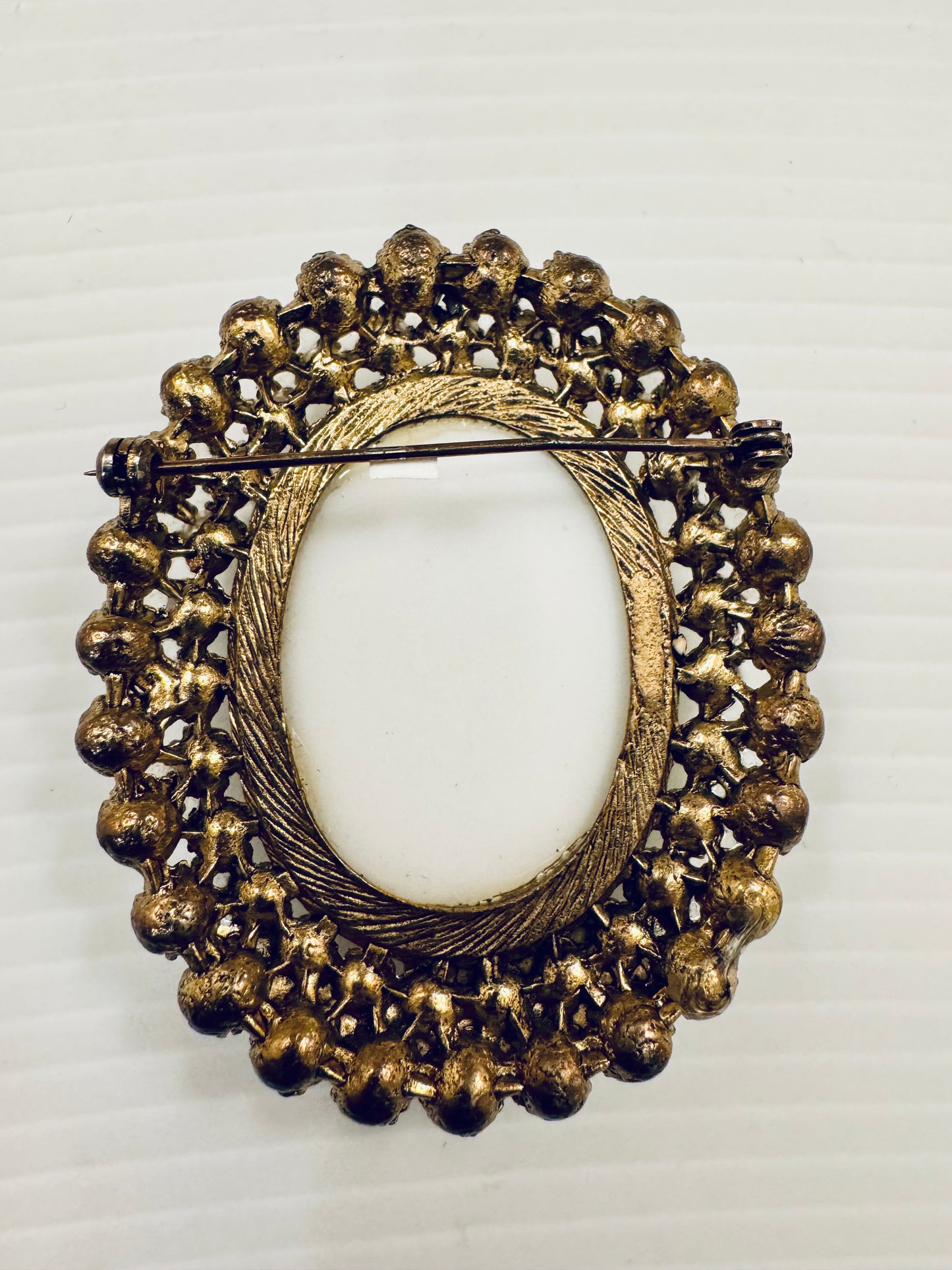 Cameo brooch with pearls