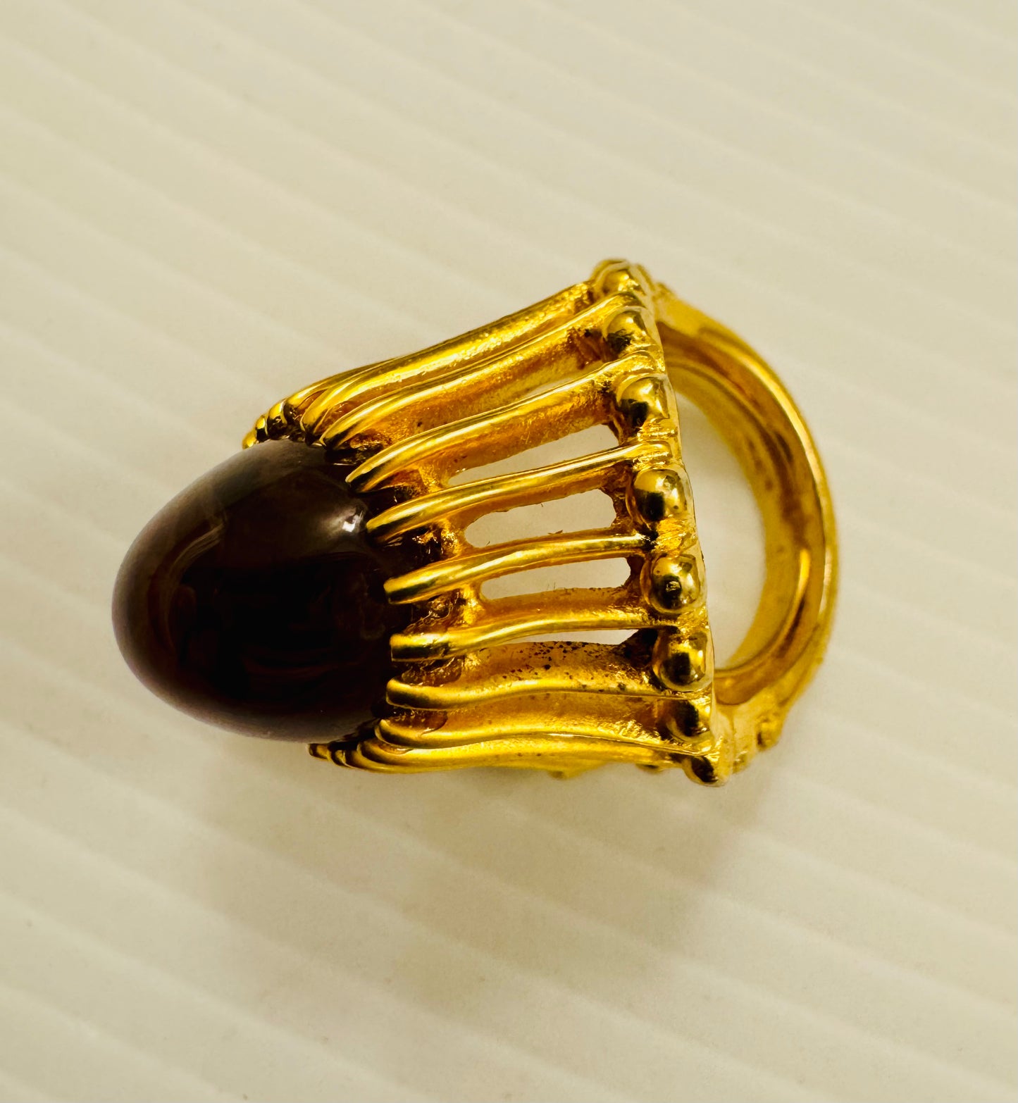 Stunning vintage signed Pauline Rader goldtone ring with stone