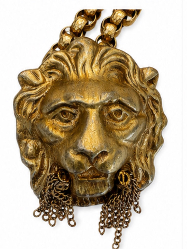 Beautiful 1960s gold tone lion head pendant necklace/brooch