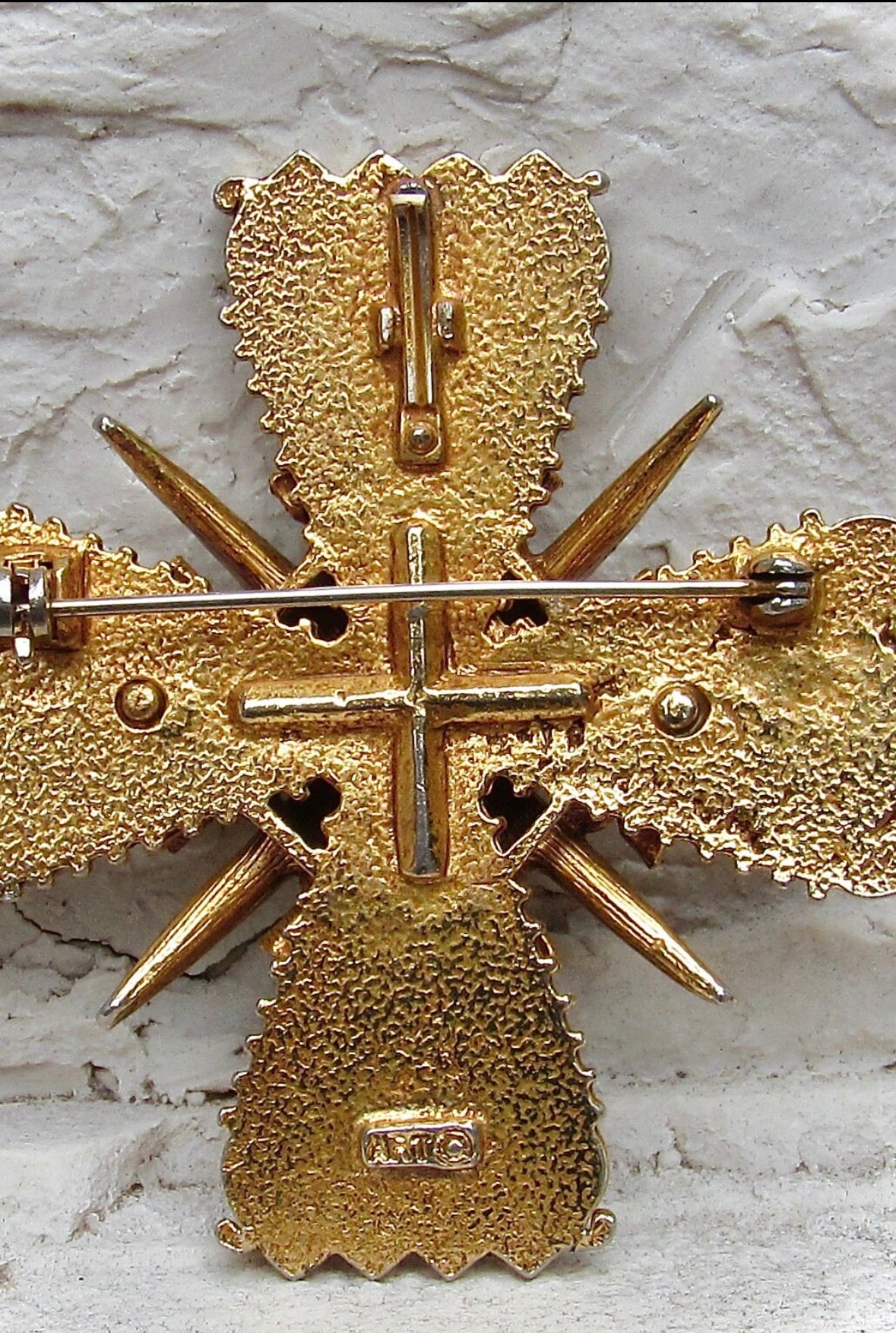 Beautiful vintage signed ART Maltese, cross brooch with pearls and rhinestones. Can also be worn as a pendant.