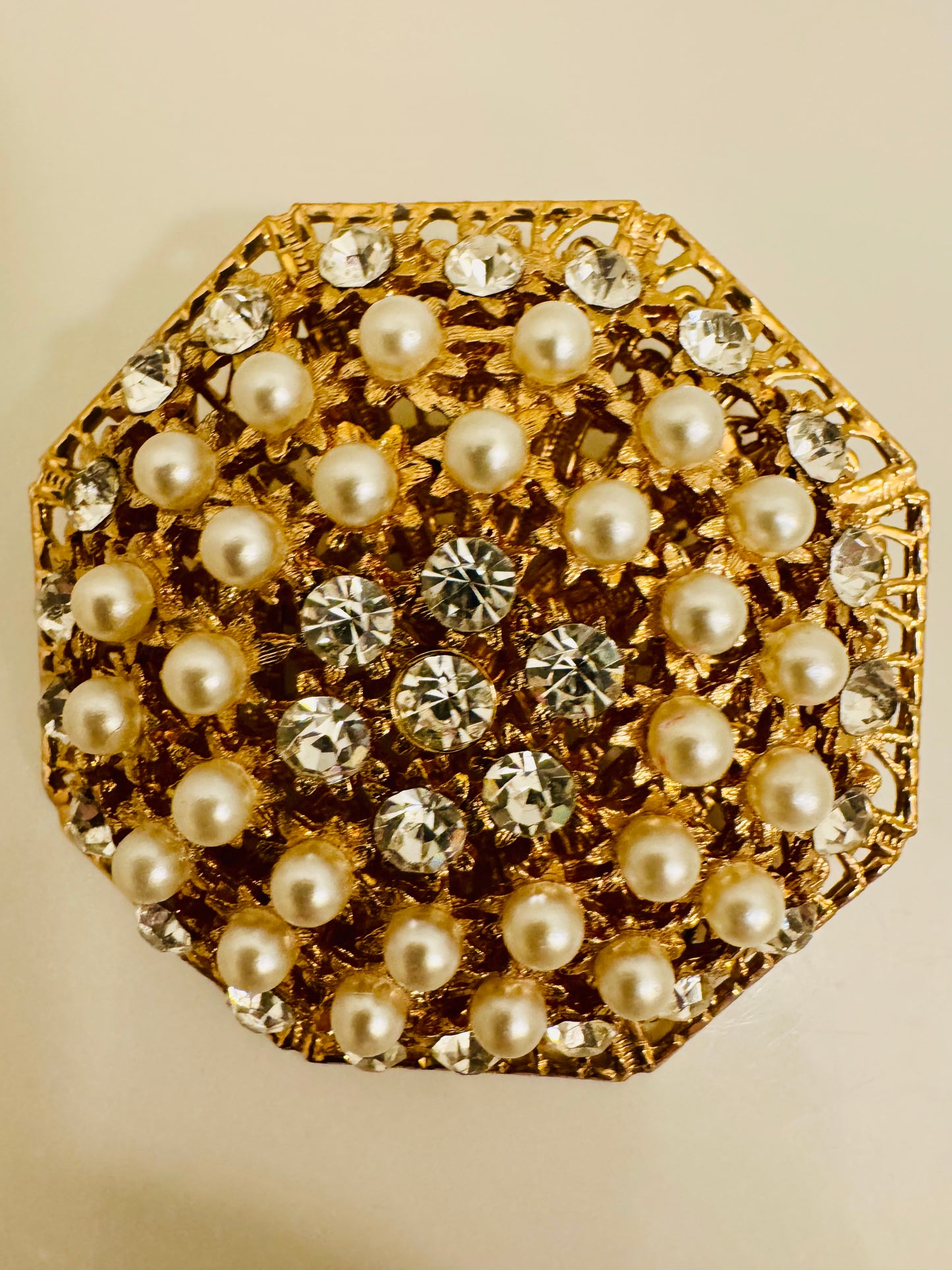 Elegant vintage pearl and rhinestone circle brooch