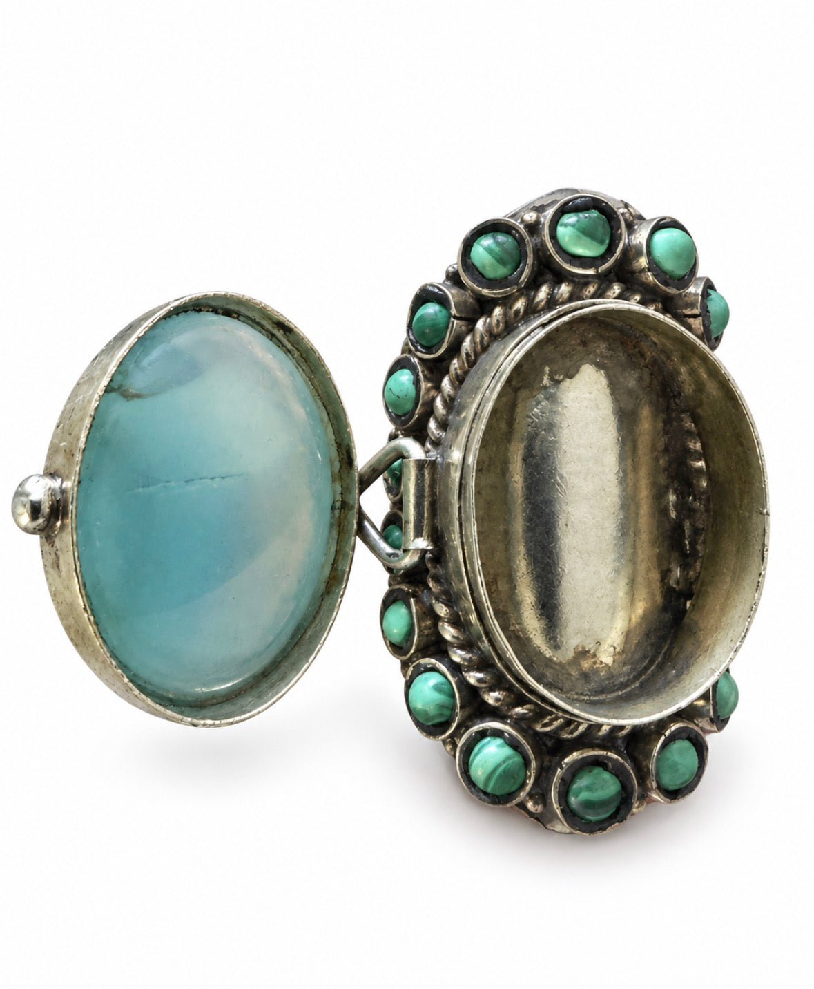 VINTAGE TURKISH BLUE CABOCHON POISON RING