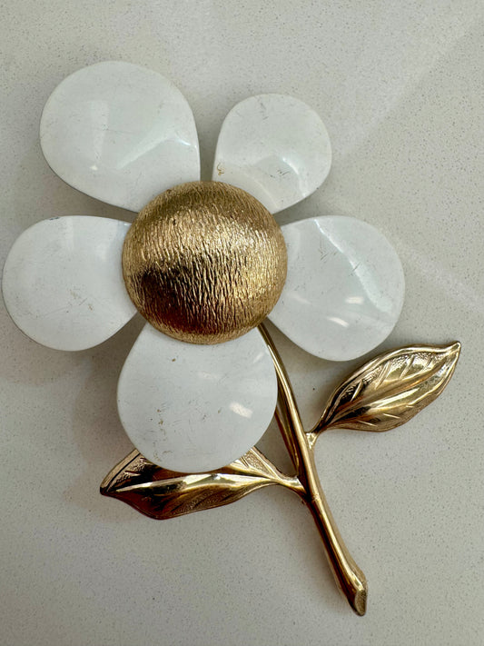 Vintage Sarah Coventry white and goldtone flower brooch. Sourced in Savannah