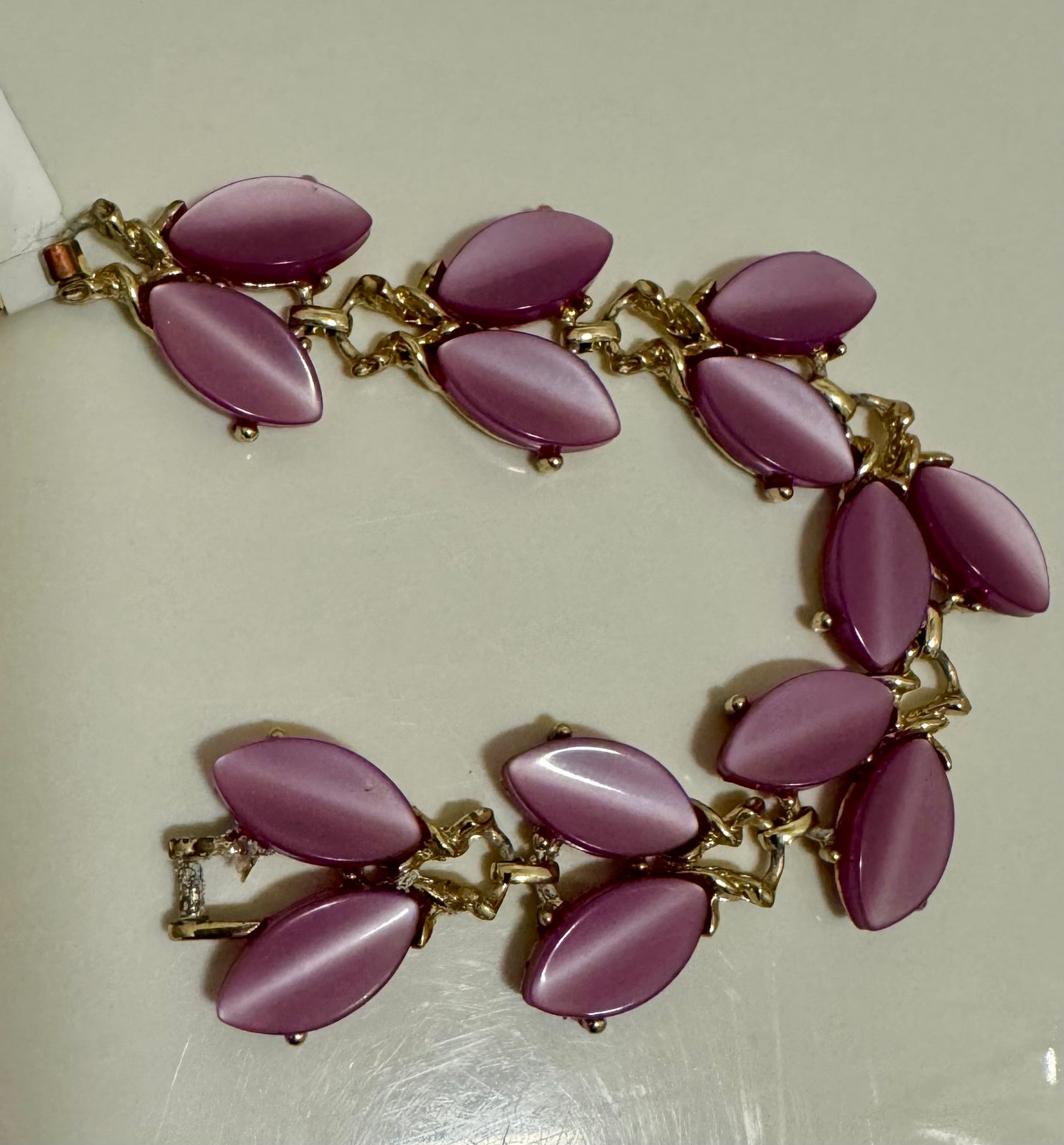 Pink lucite vintage 1960s bracelet