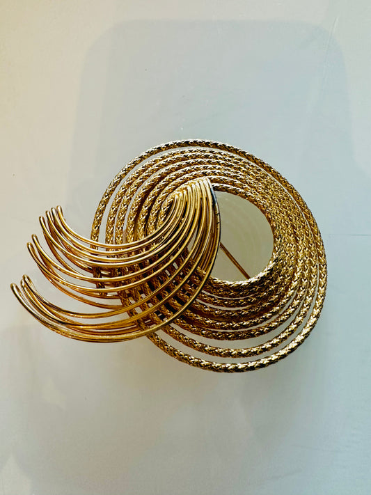 1970s Gold tone brooch with circular swirl
