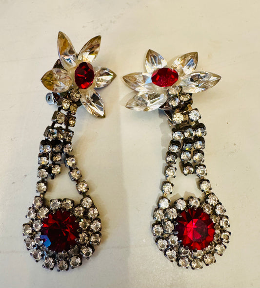 1940s Red rhinestone clip dangle earring