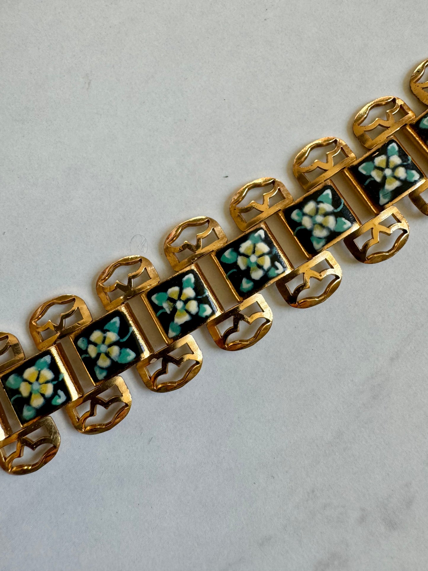 Gorgeous vintage gold tone and enamel flower bracelet