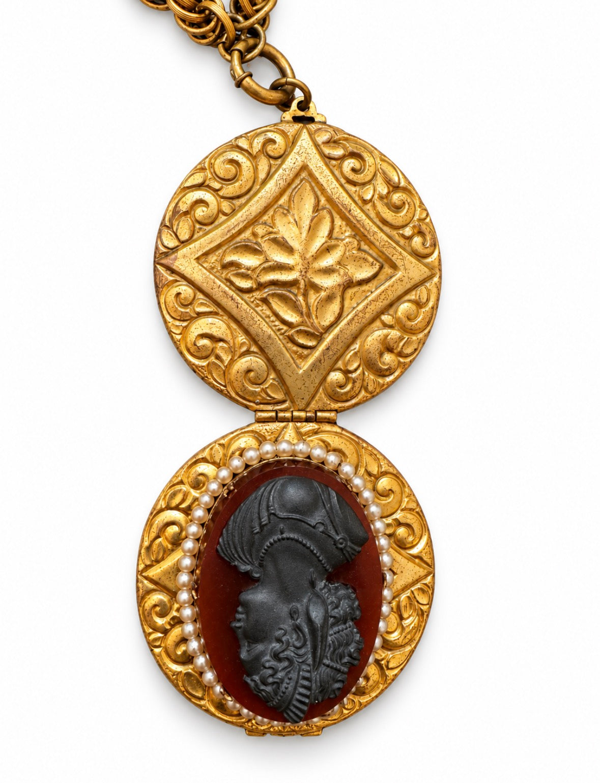 Stunning vintage cameo locker with rope chain