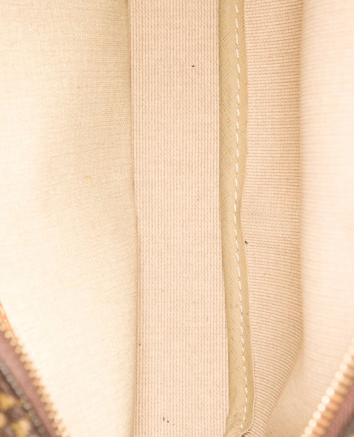 Louis Vuitton reporter bag PM size. Double zip compartments on either side and Crossbody strap.