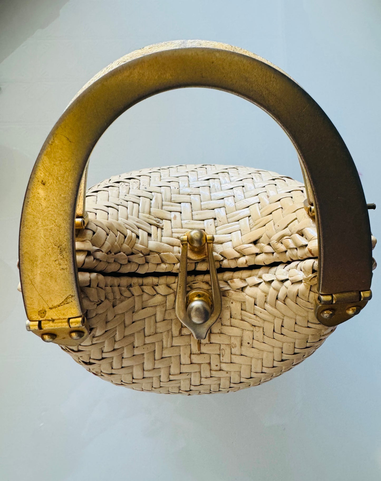 1950's beige raffia bag with gold hardware and turquoise interior