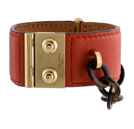 Vintage Louis Vuitton Lock Me red leather bracelet in gold plate and brass. Never worn