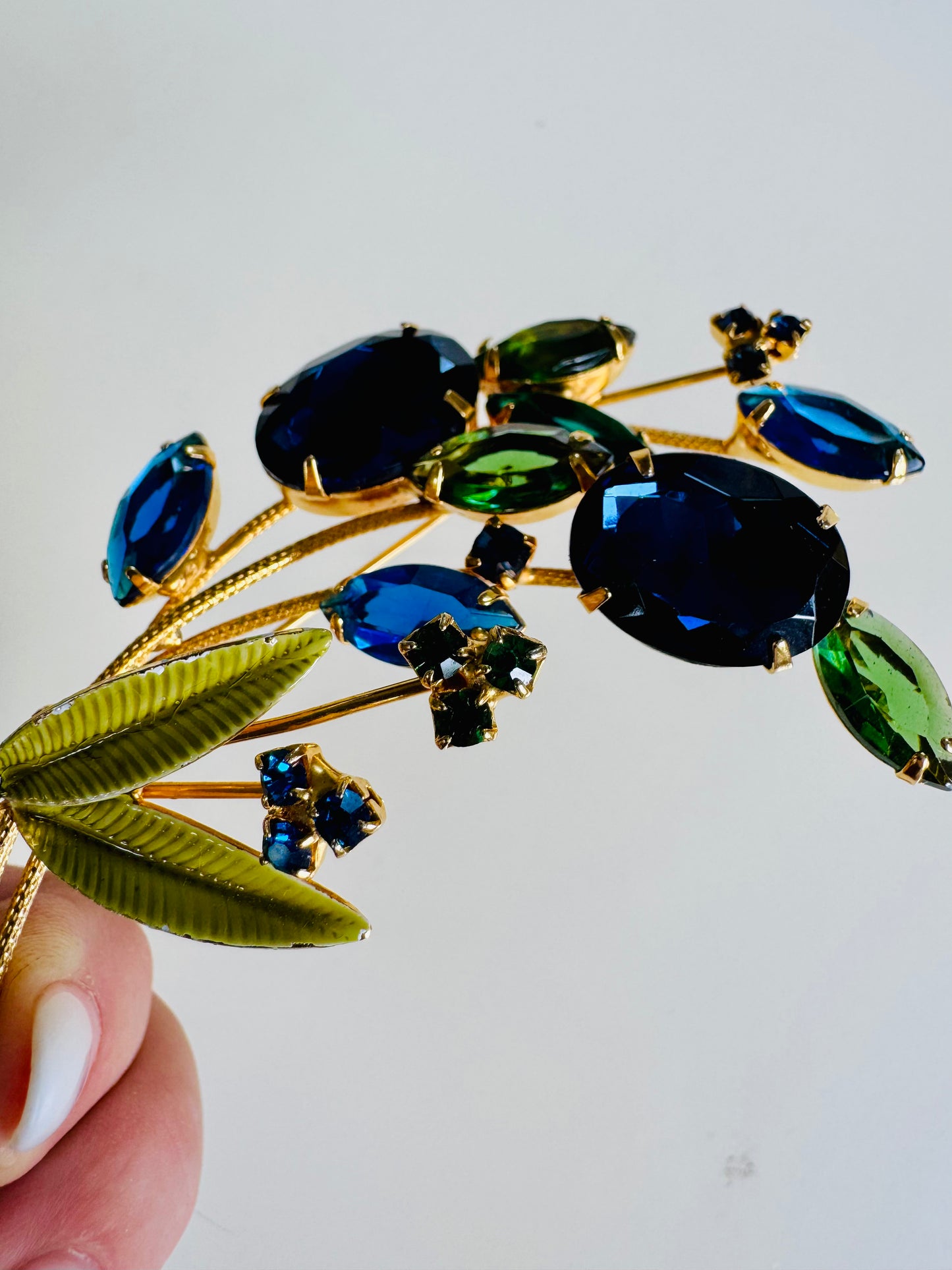 Beautiful 1950s gold tone, flower spray, brooch with green and blue rhinestones