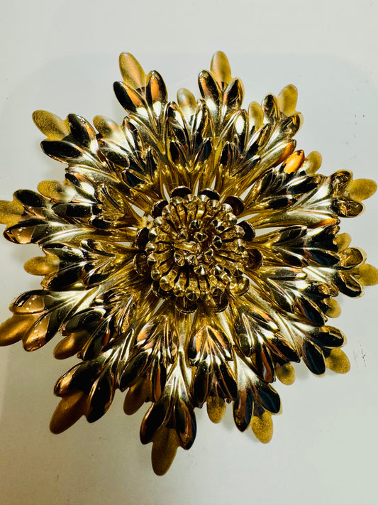 Jumbo 1950s goldtone flower brooch