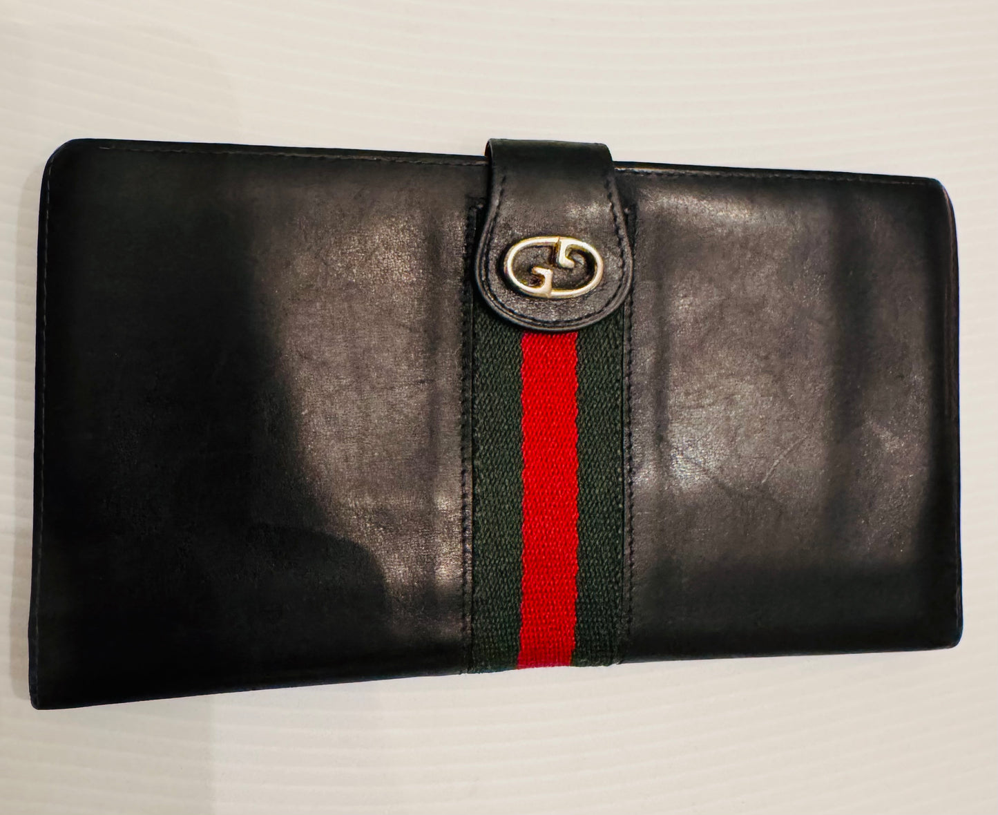 Vintage Gucci lambskin black leather long wallet with kiss lock coin purse