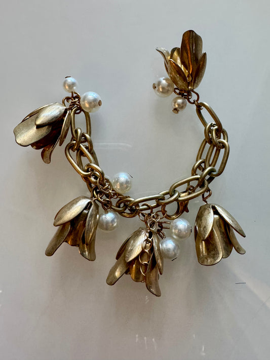 Vintage gold tone with pearl flower charm bracelet 1970s.