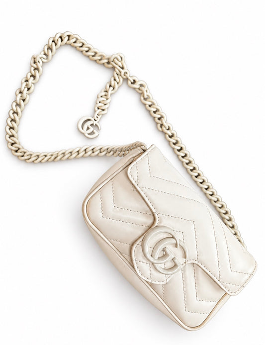 Almost new in box with original dust bag, this Ivory colored Gucci will make the most spectacular gift. Adjustable crossbody chain link strap