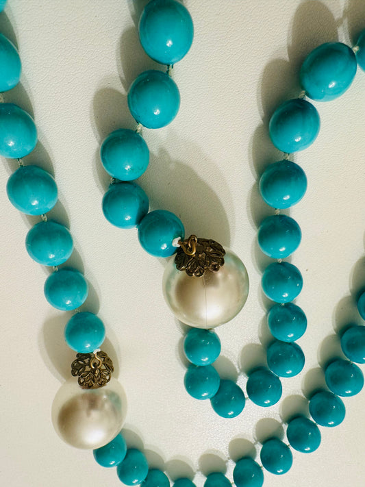 Beautiful vintage turquoise and pearl beaded necklace.