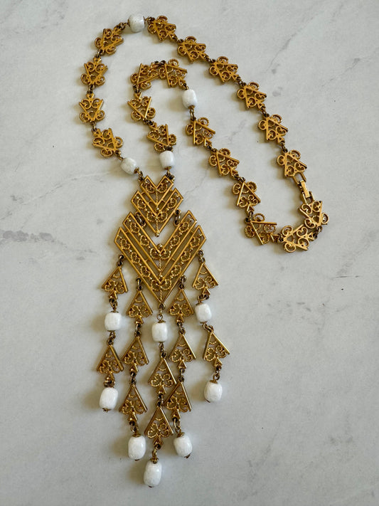 1960s white pendant necklace with decorative chain