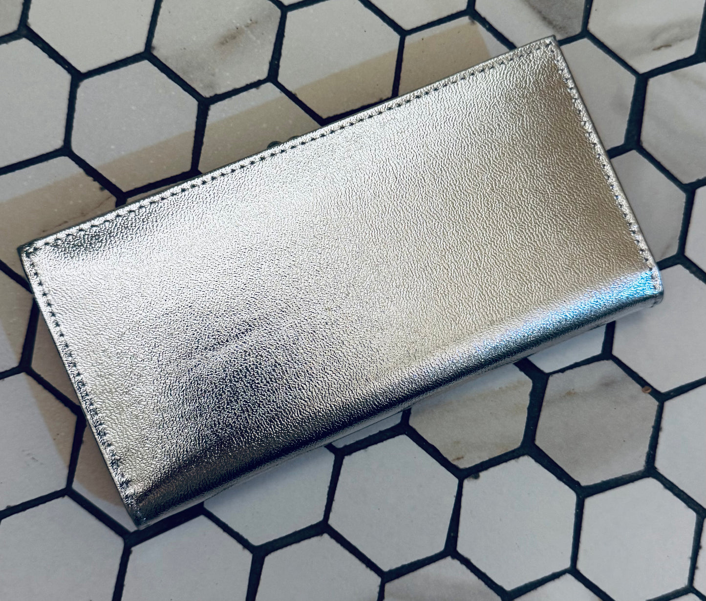 Vintage 1960s kiss lock silver clutch with red leather lining