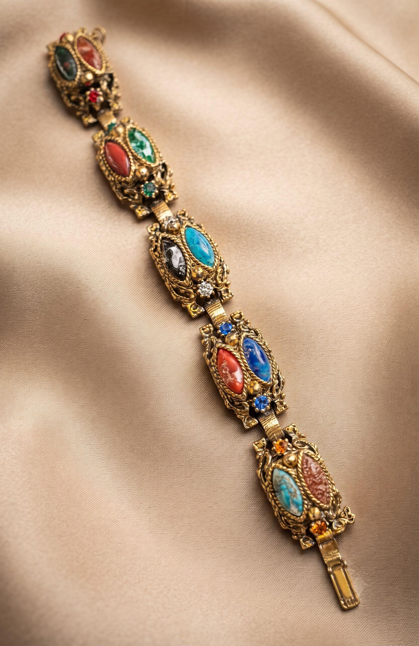 Beautiful 1950s rhinestone bracelet. The color speaks for itself.