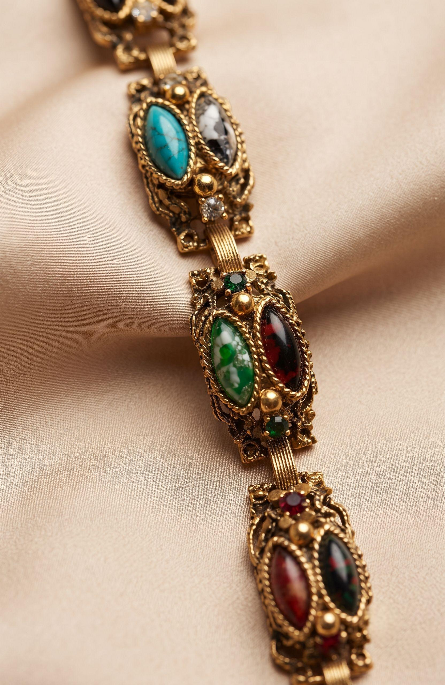 Beautiful 1950s rhinestone bracelet. The color speaks for itself.