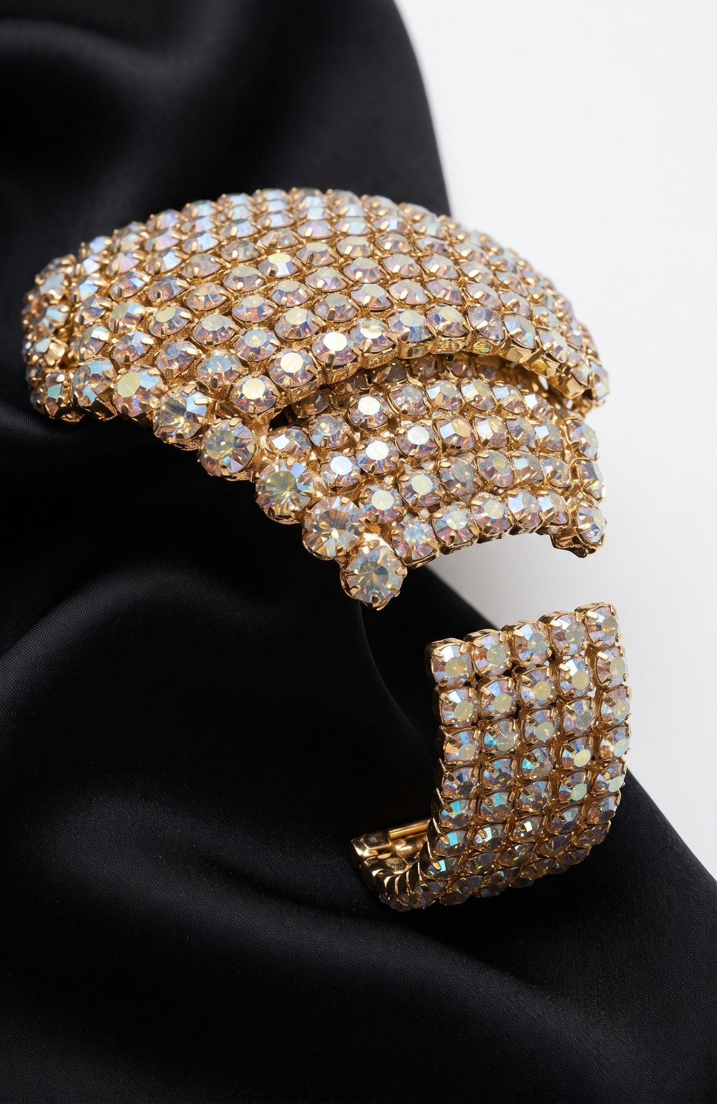 Wow! absolutely stunning 1950s jumbo rhinestone clamper bracelet.