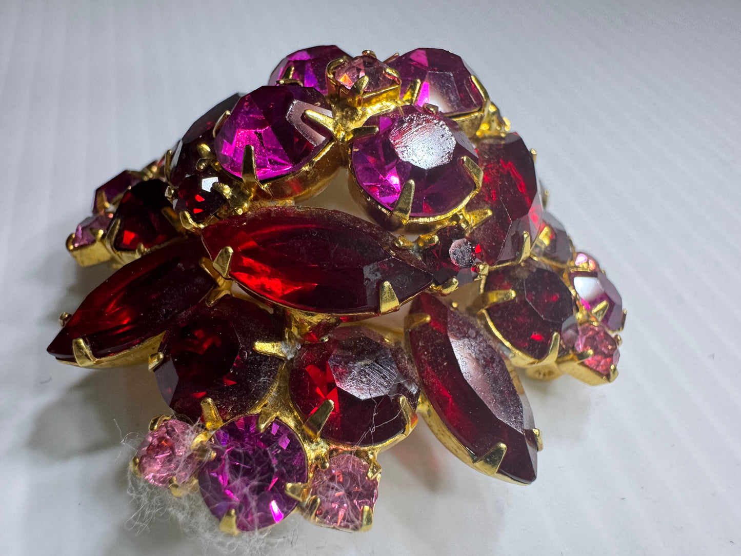 1940s fantastic, red and pink rhinestone layered brooch