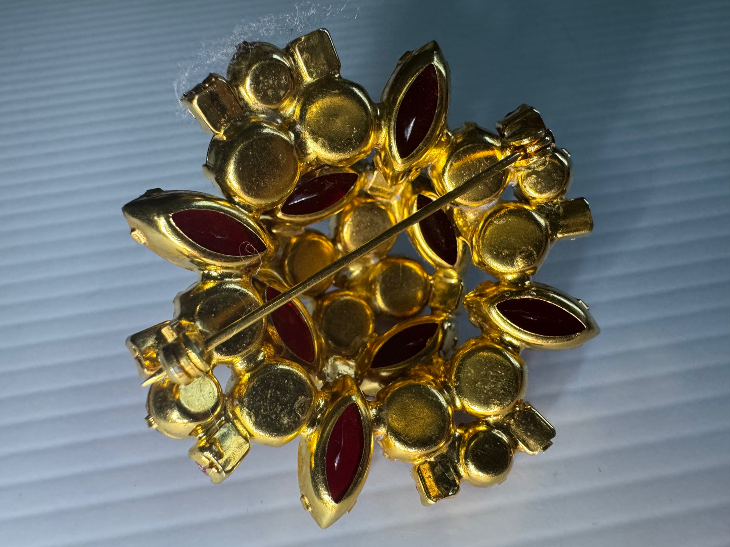 1940s fantastic, red and pink rhinestone layered brooch
