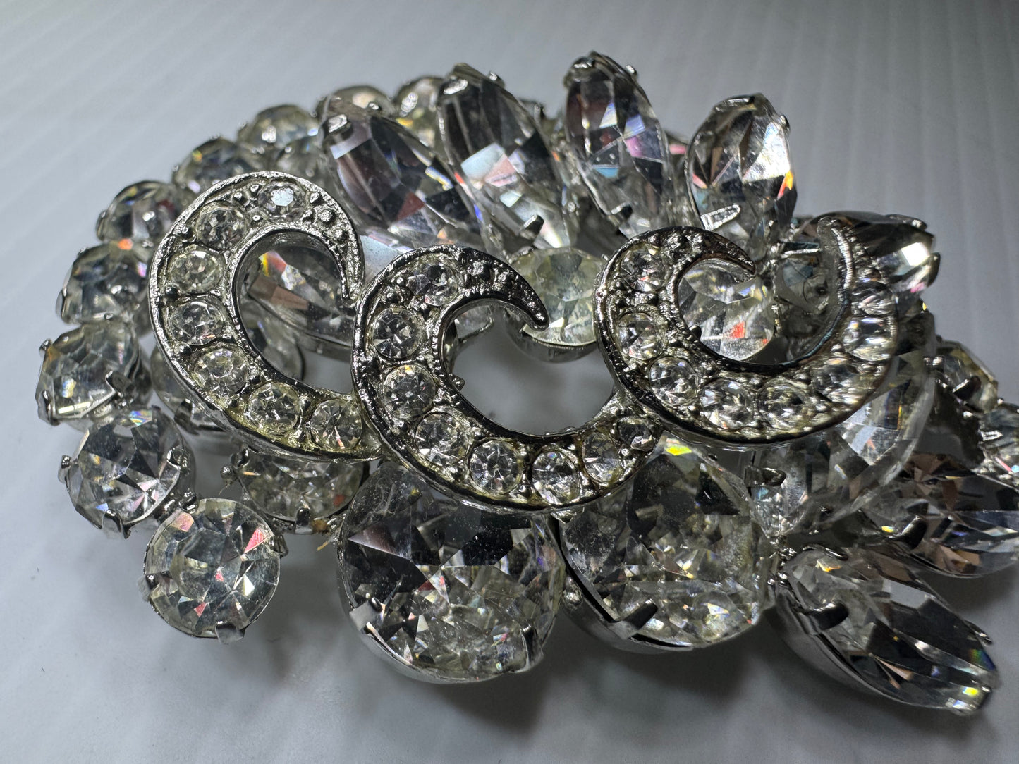 Beautiful 1940s unsigned Eisenberg layered brooch with clear rhinestones