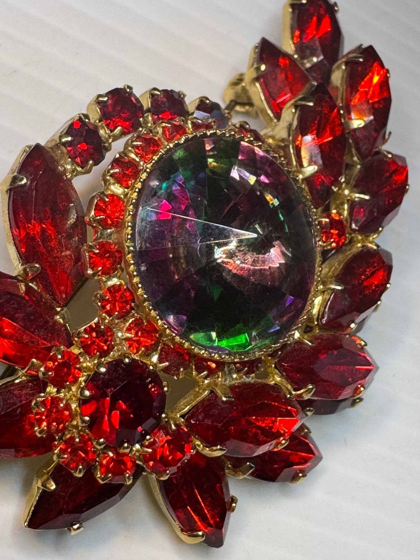 Beautiful Delizza & Elster rare, red rhinestone brooch with watermelon centerstone
